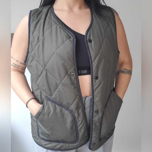 HERSCHEL Sonic Quilted Vest - Dark Olive (M) - Picture 2 of 9